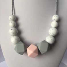 Lily Teething Necklace - Pink